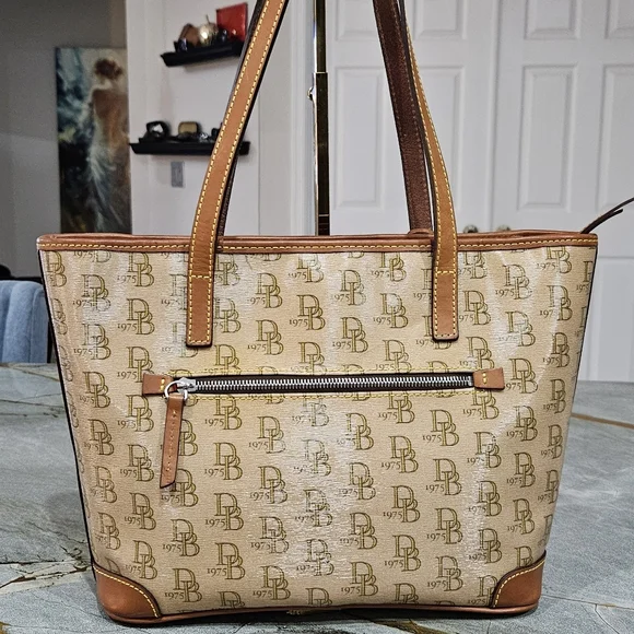 Dooney & Bourke DB 1975 Monogram Tote Bag – Tan/Brown -Like New! - Picture 4 of 16